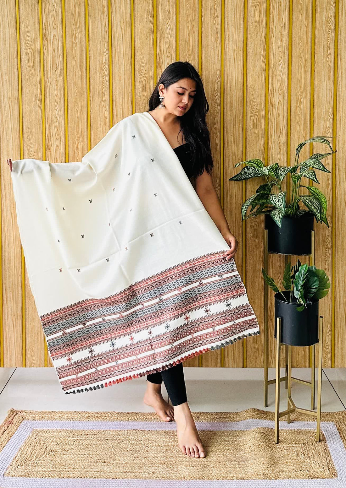 White Small Buti Bhujodi Woolen Shawl