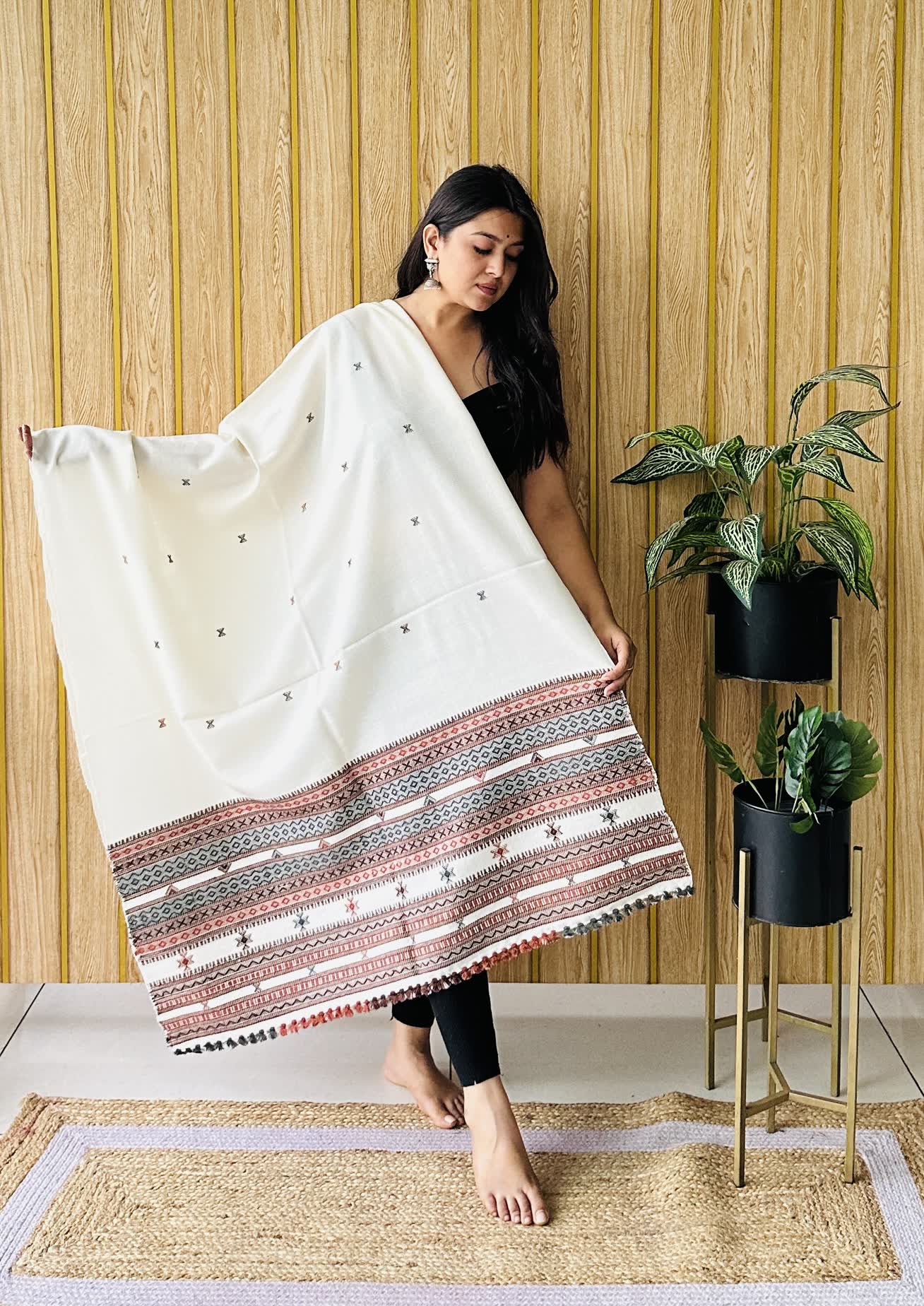 White Small Buti Bhujodi Woolen Shawl