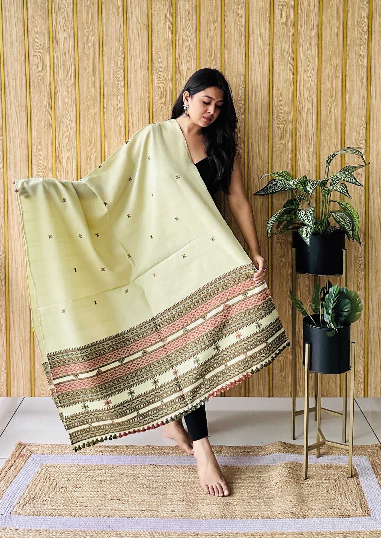 Olive Small Buti Bhujodi Woolen Shawl