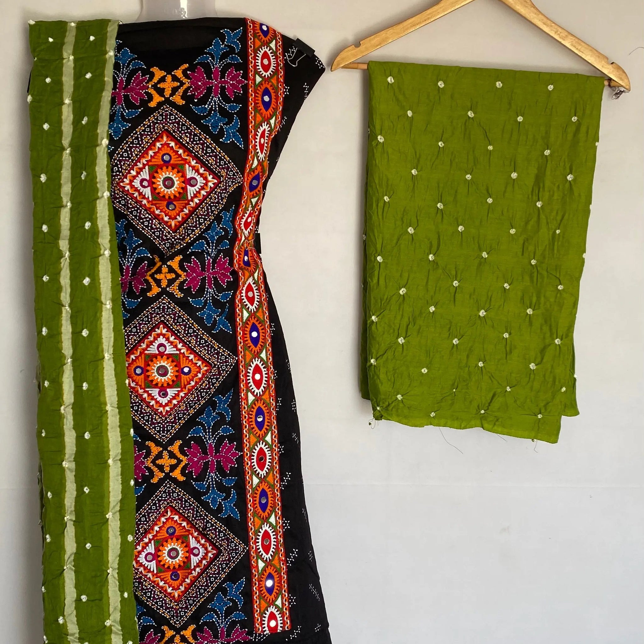 Black Kutchhi Bandhani Suit Material RAKHIYO