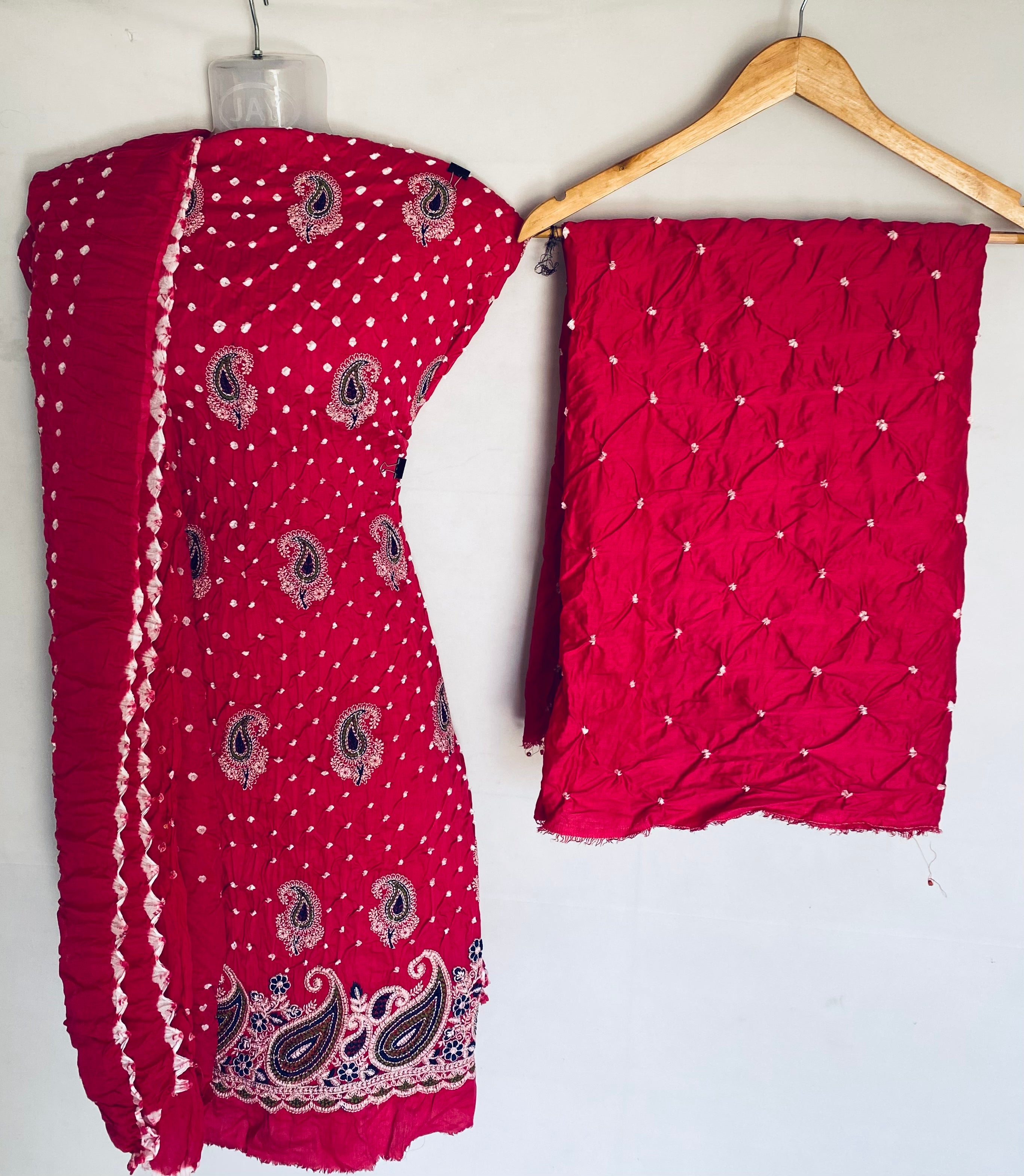 Lakhanavi Buta Bandhani Suit Material