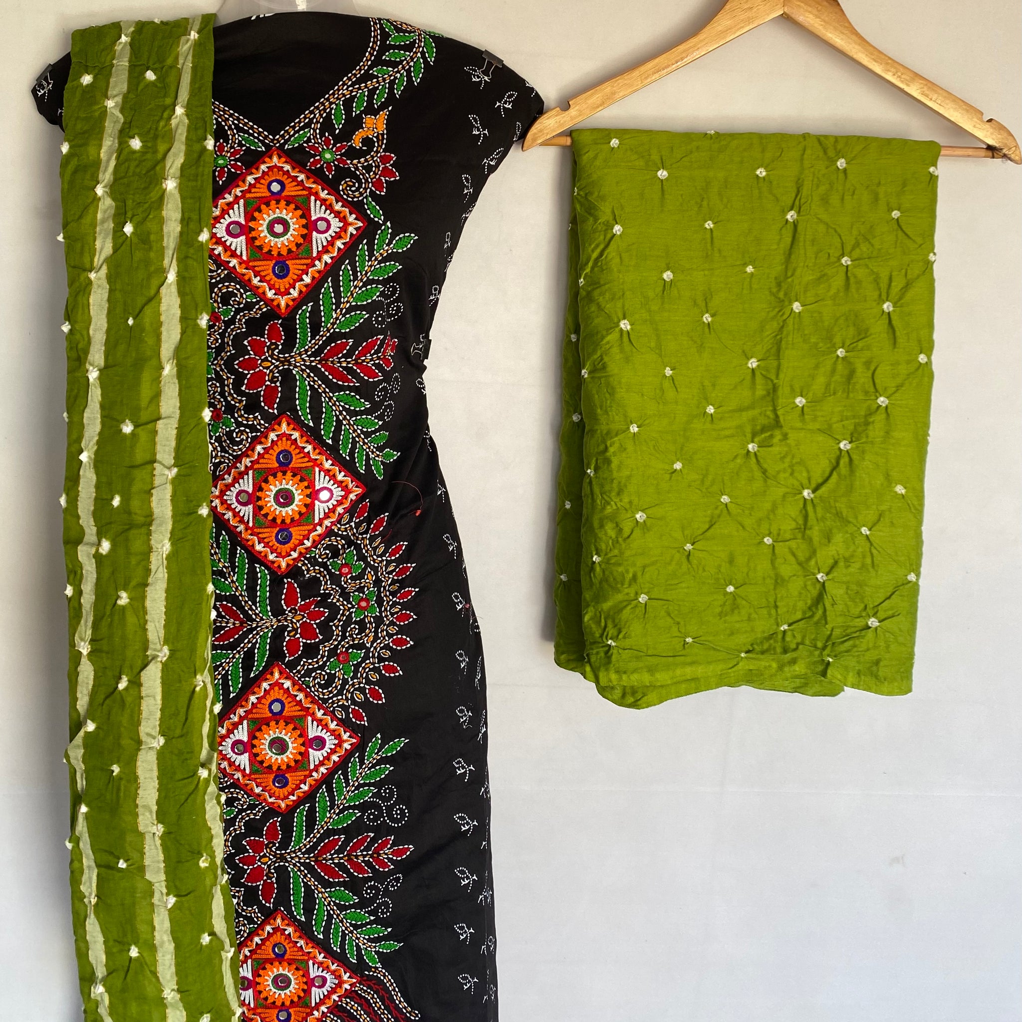 Kutchhi Bandhani Suit Material