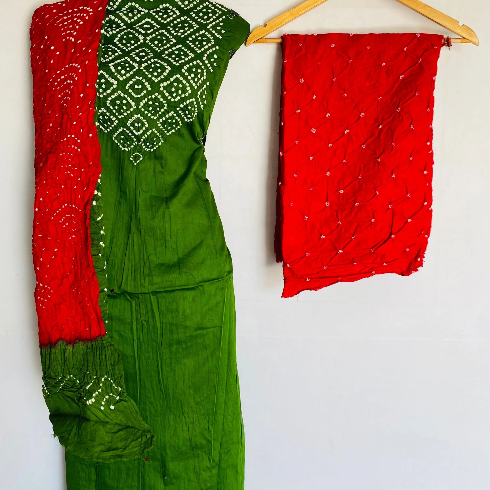 Green & Red Gala Bandhani Suit Material RAKHIYO
