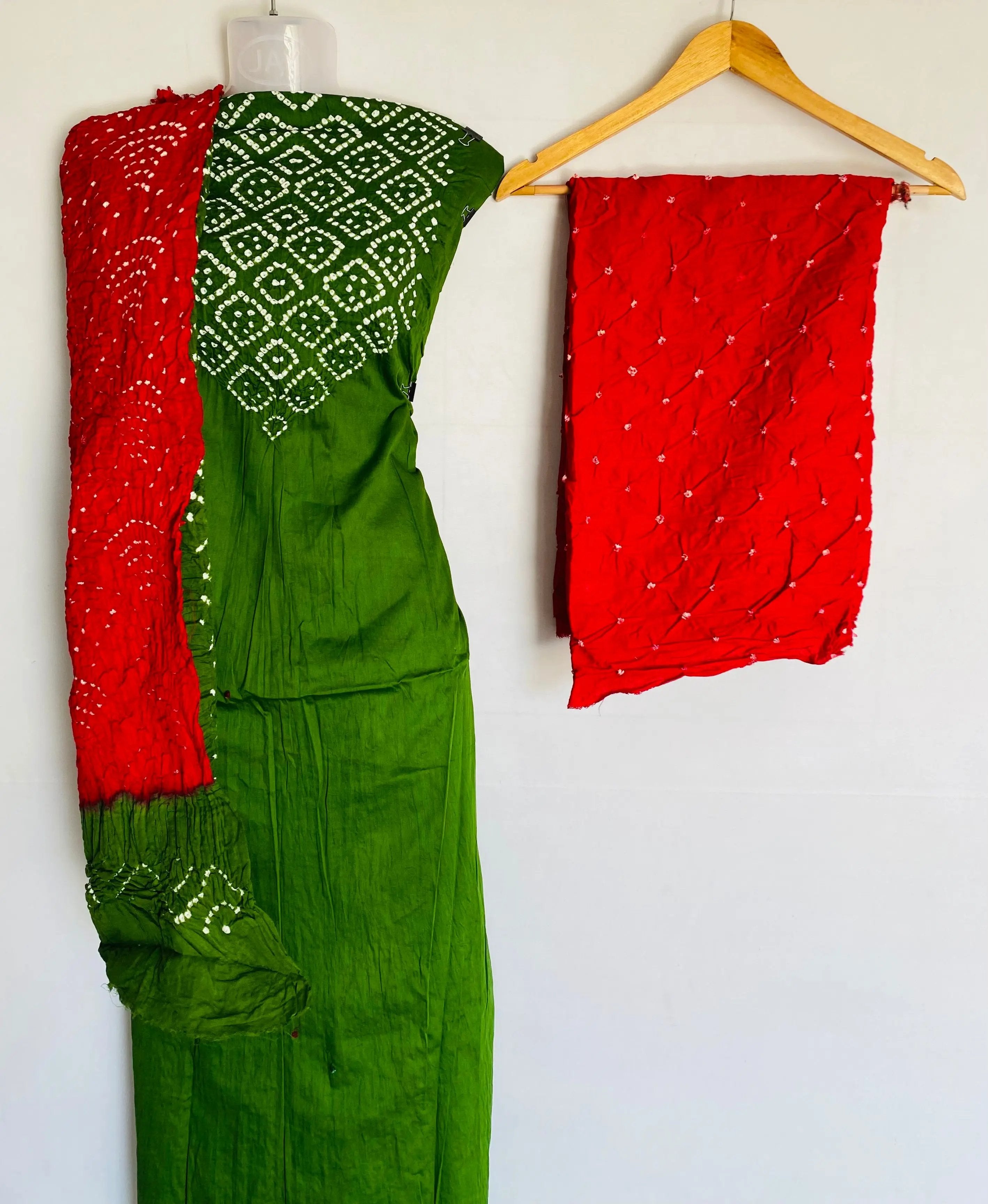 Green & Red Gala Bandhani Suit Material RAKHIYO