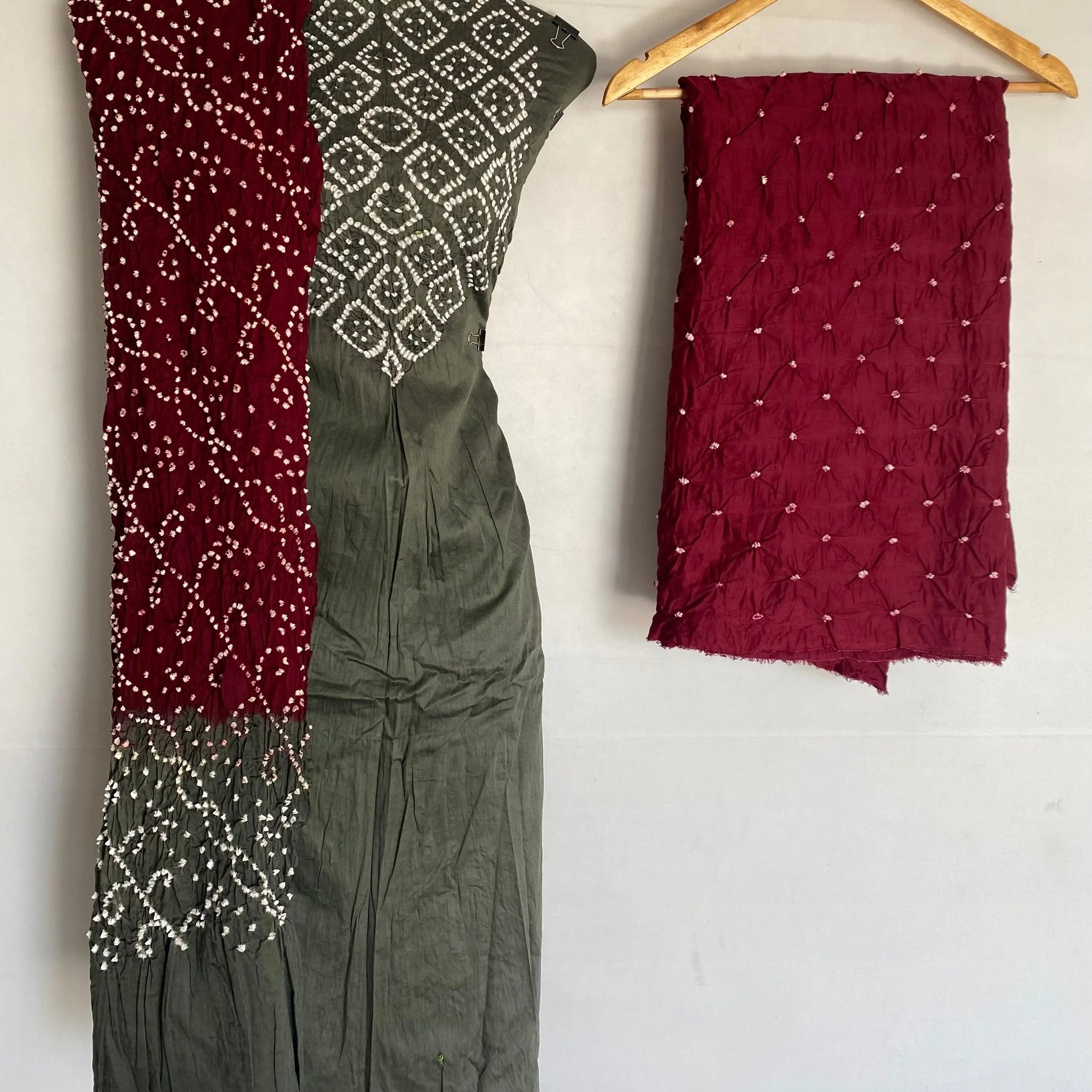 Grey & Maroon Gala Bandhani Suit Material RAKHIYO