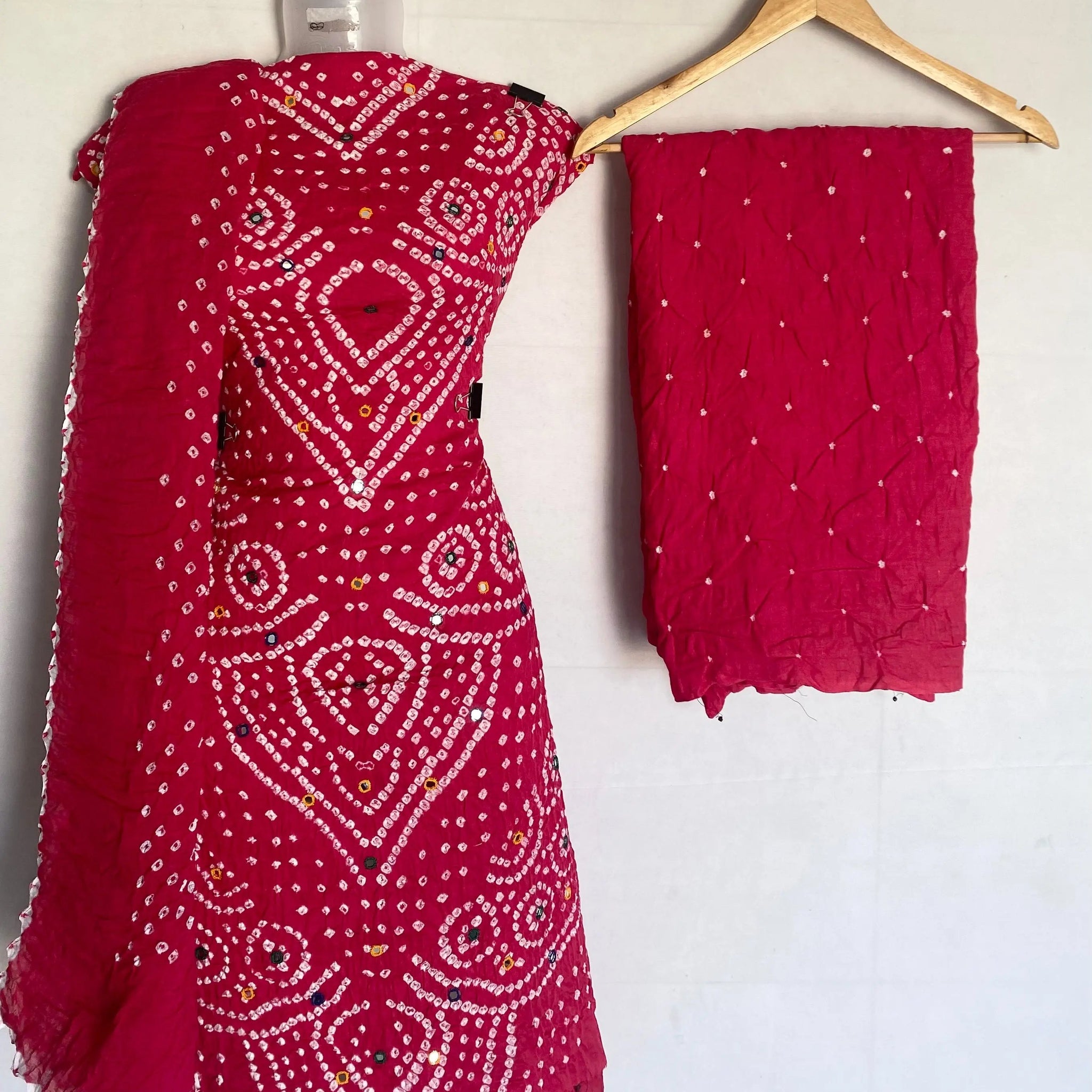 Pink Aabhla Bandhani Suit Material RAKHIYO