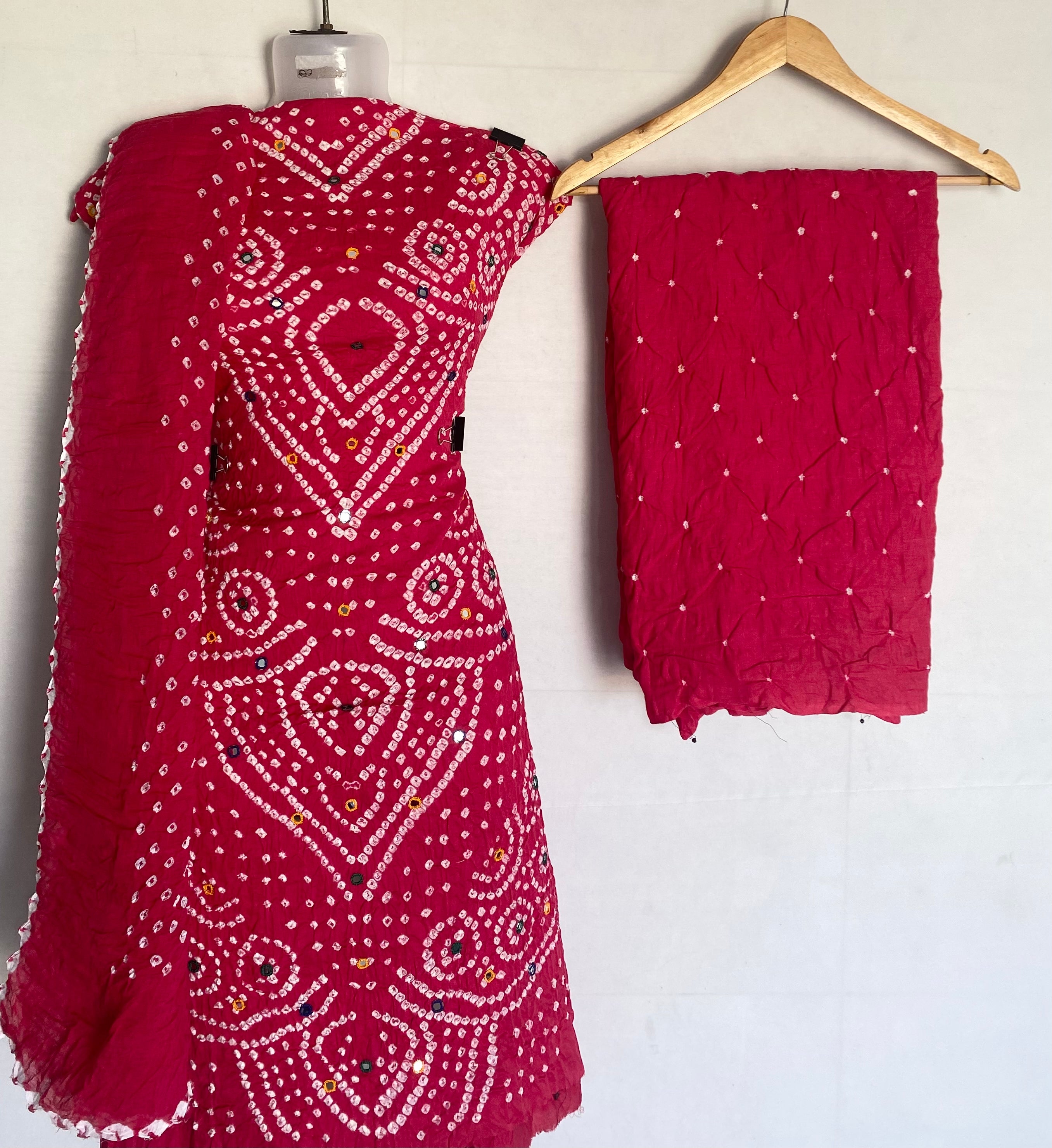 Aabhla Bandhani Suit Material