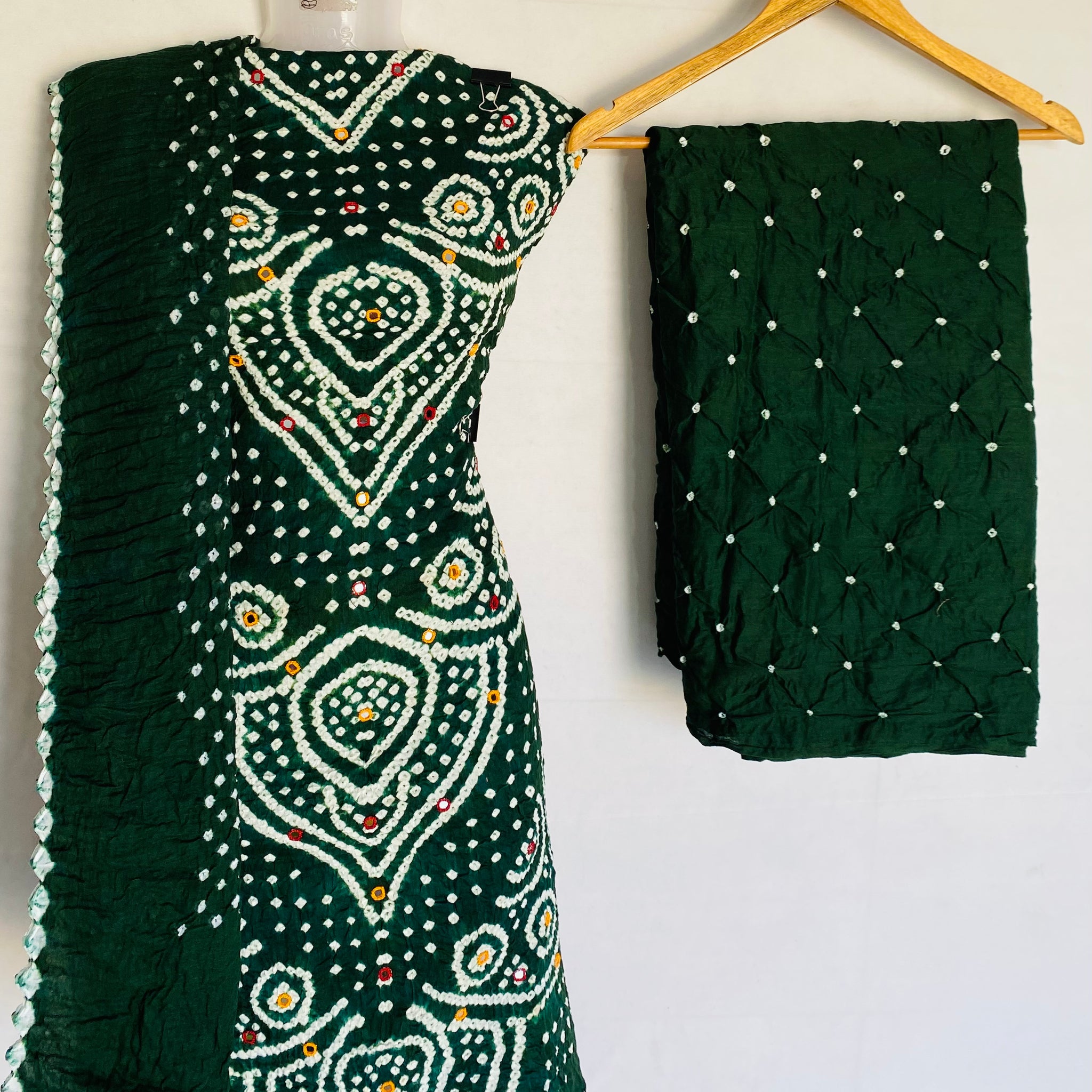 Aabhla Bandhani Suit Material