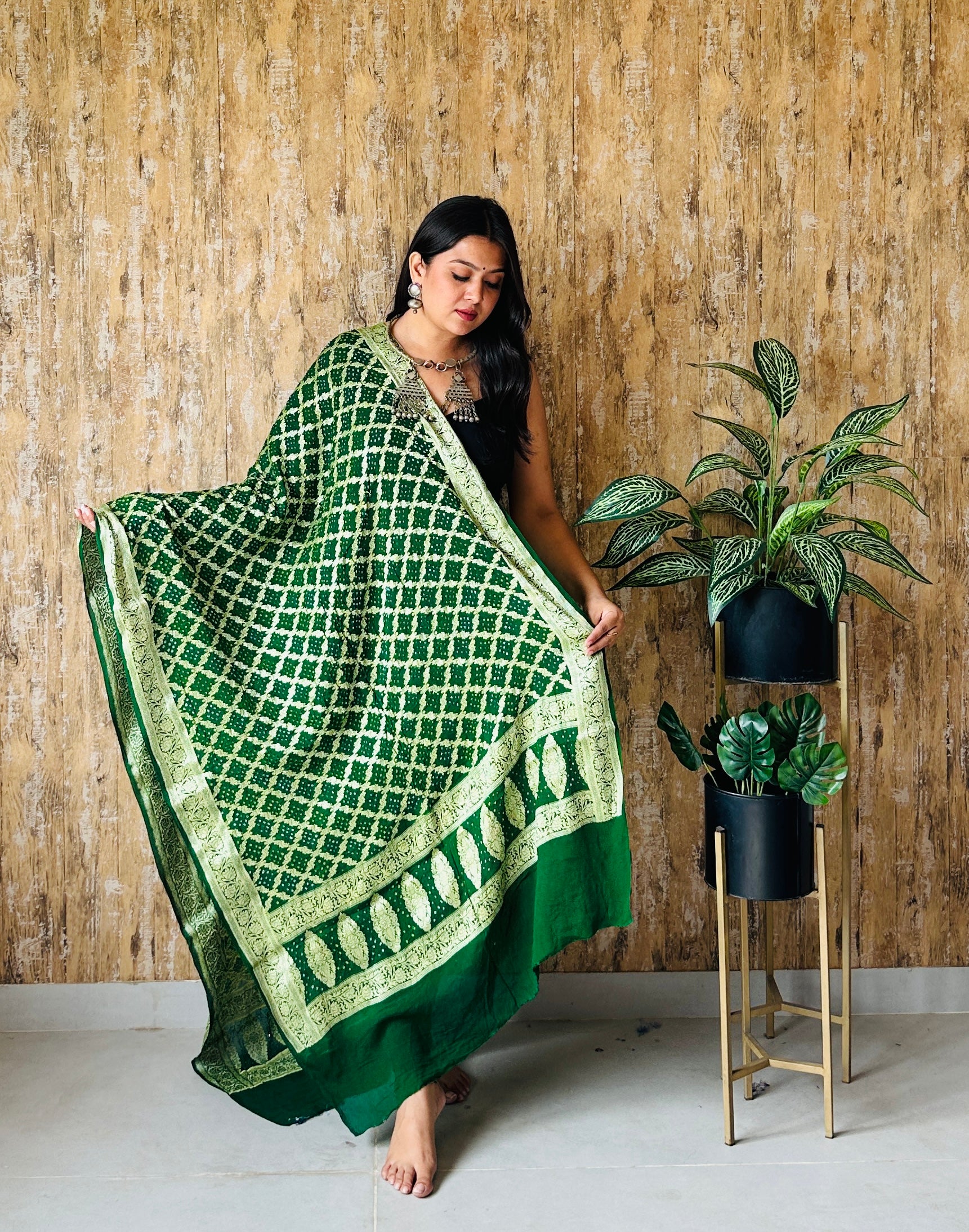 Bandhej Banarasi Crepe Dupatta