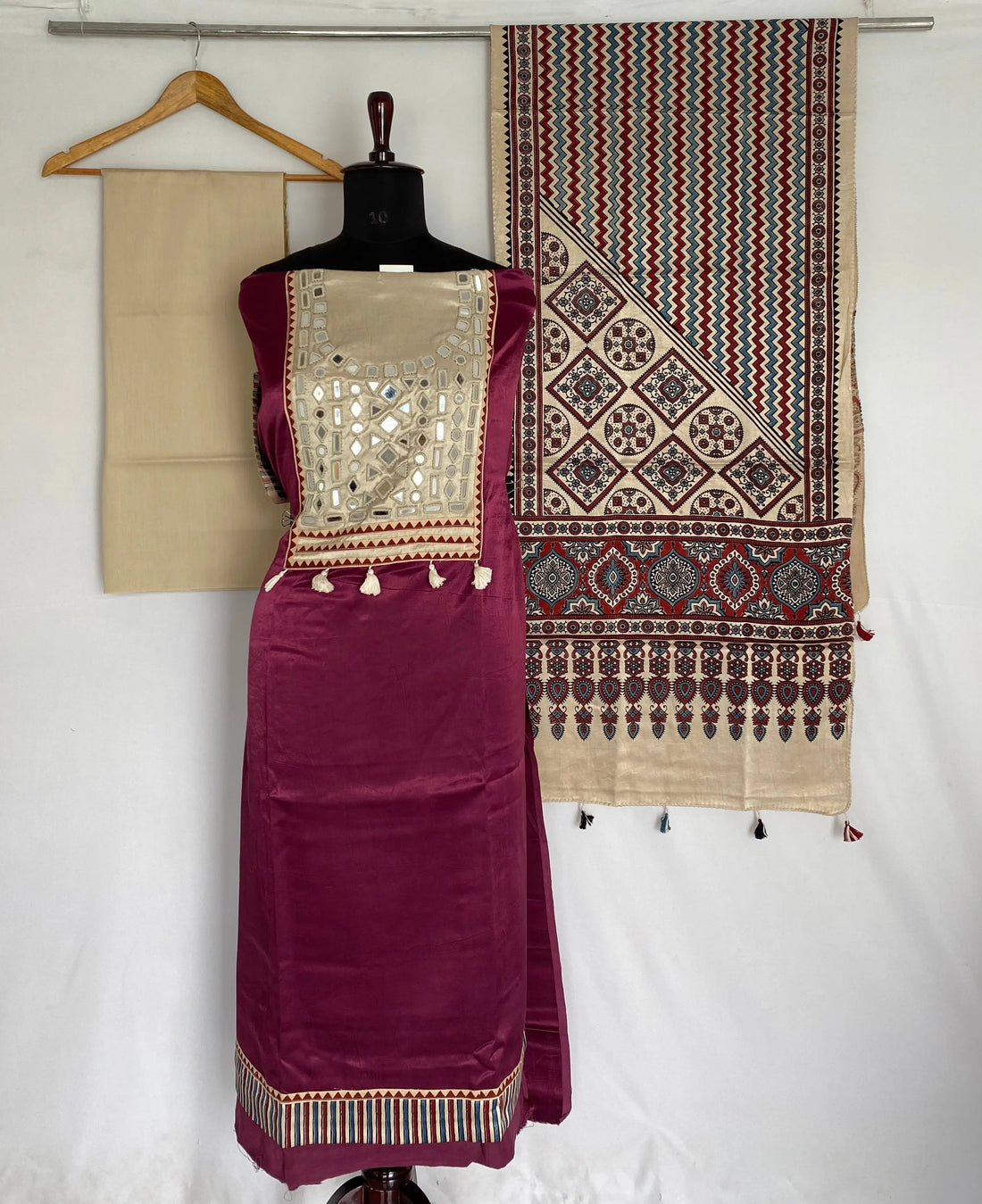 Magenta Mashroo Mirror Yock Suit Material RAKHIYO