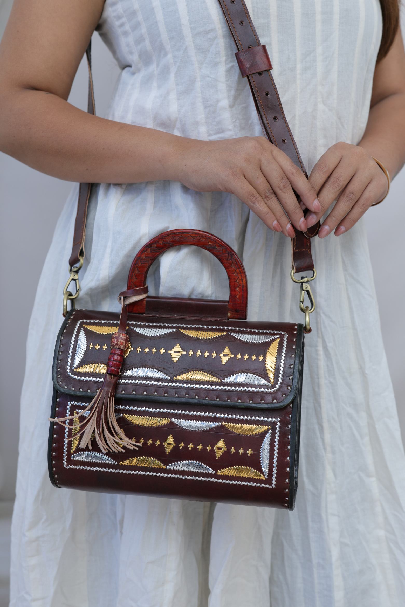 Wood Carv & Leather Jari Round Hut - The Leather Sling