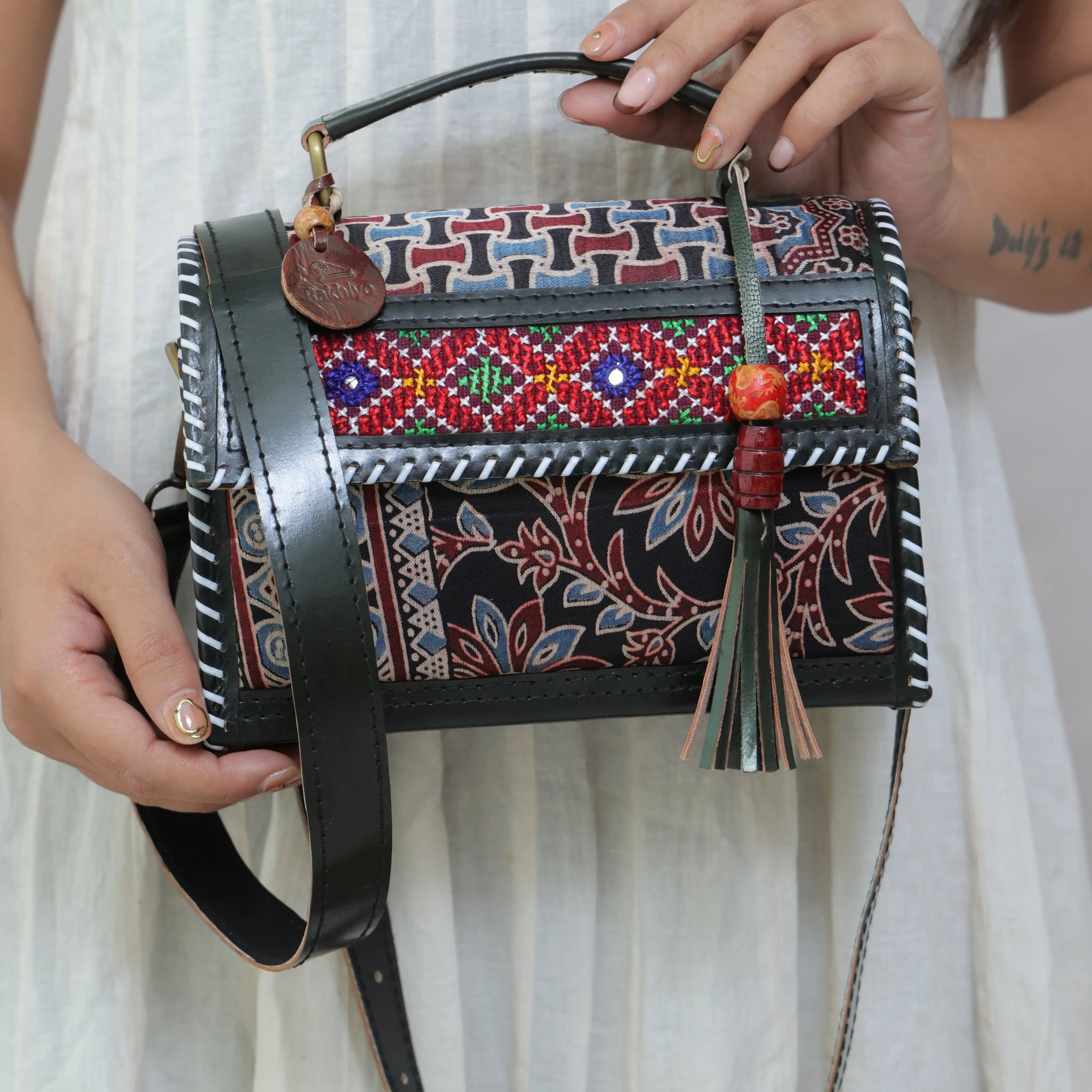 Ajarakh Black Jat Hut - The Sling RAKHIYO