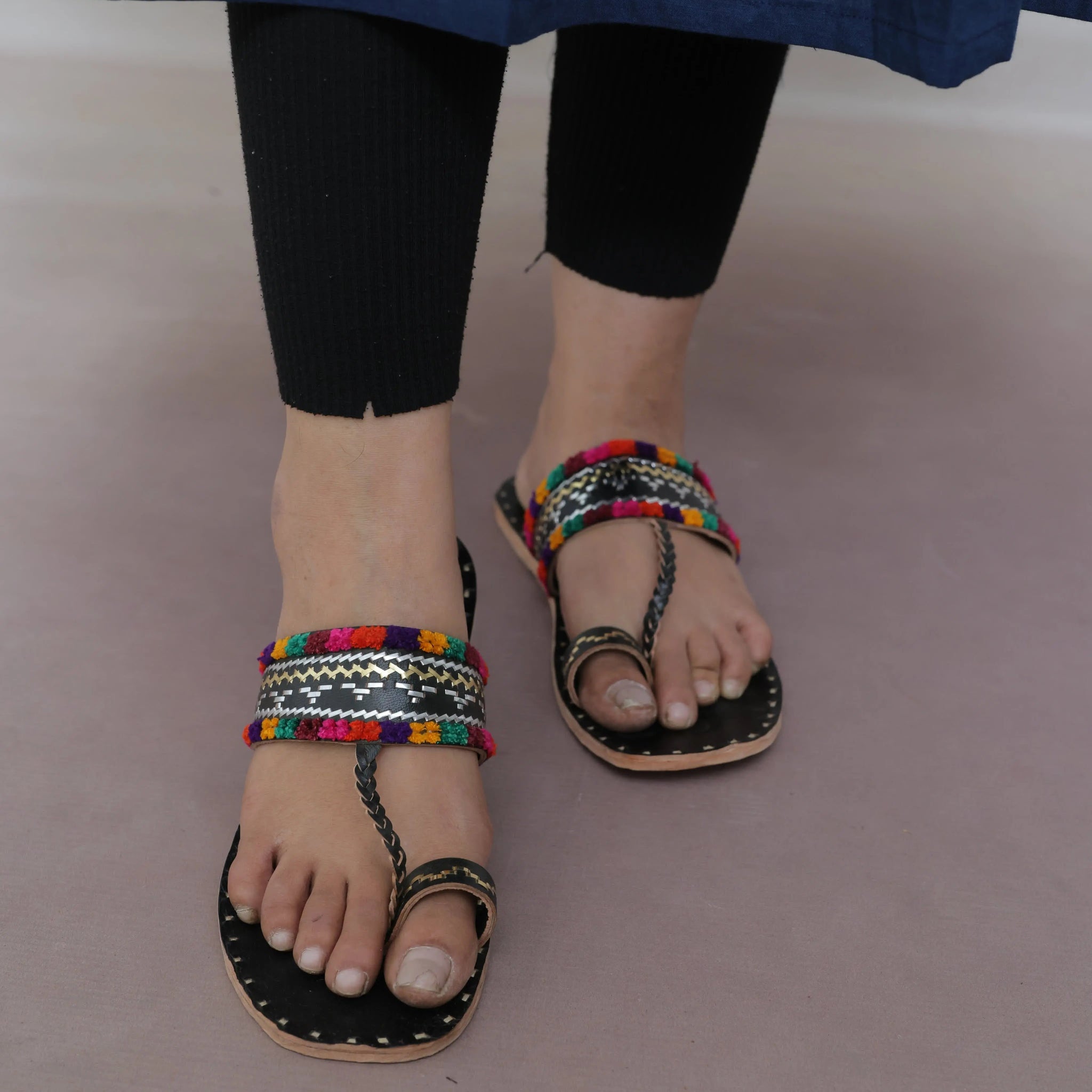 Black Kutchhi Leather Chappal/Jutti RAKHIYO