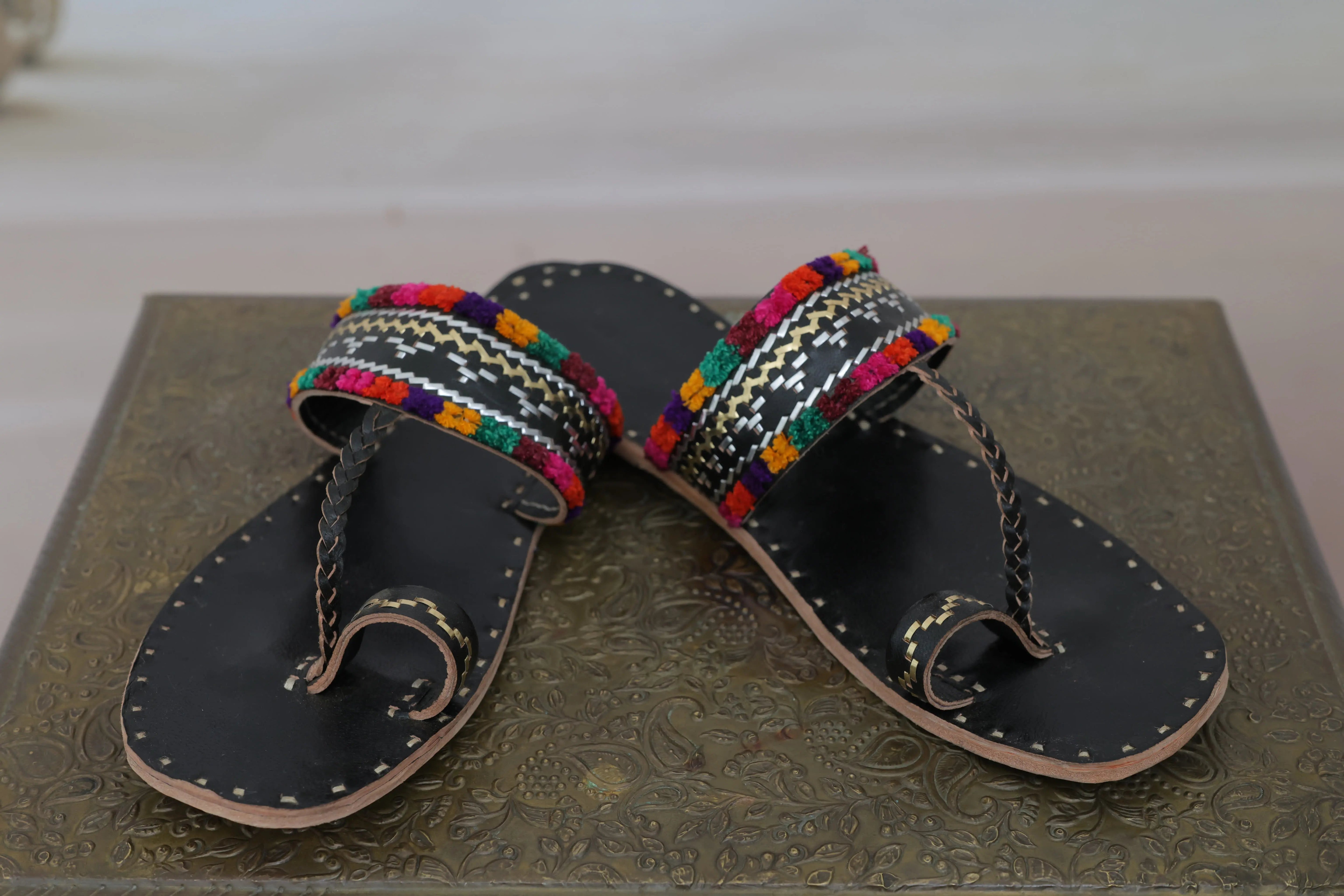 Black Kutchhi Leather Chappal/Jutti RAKHIYO