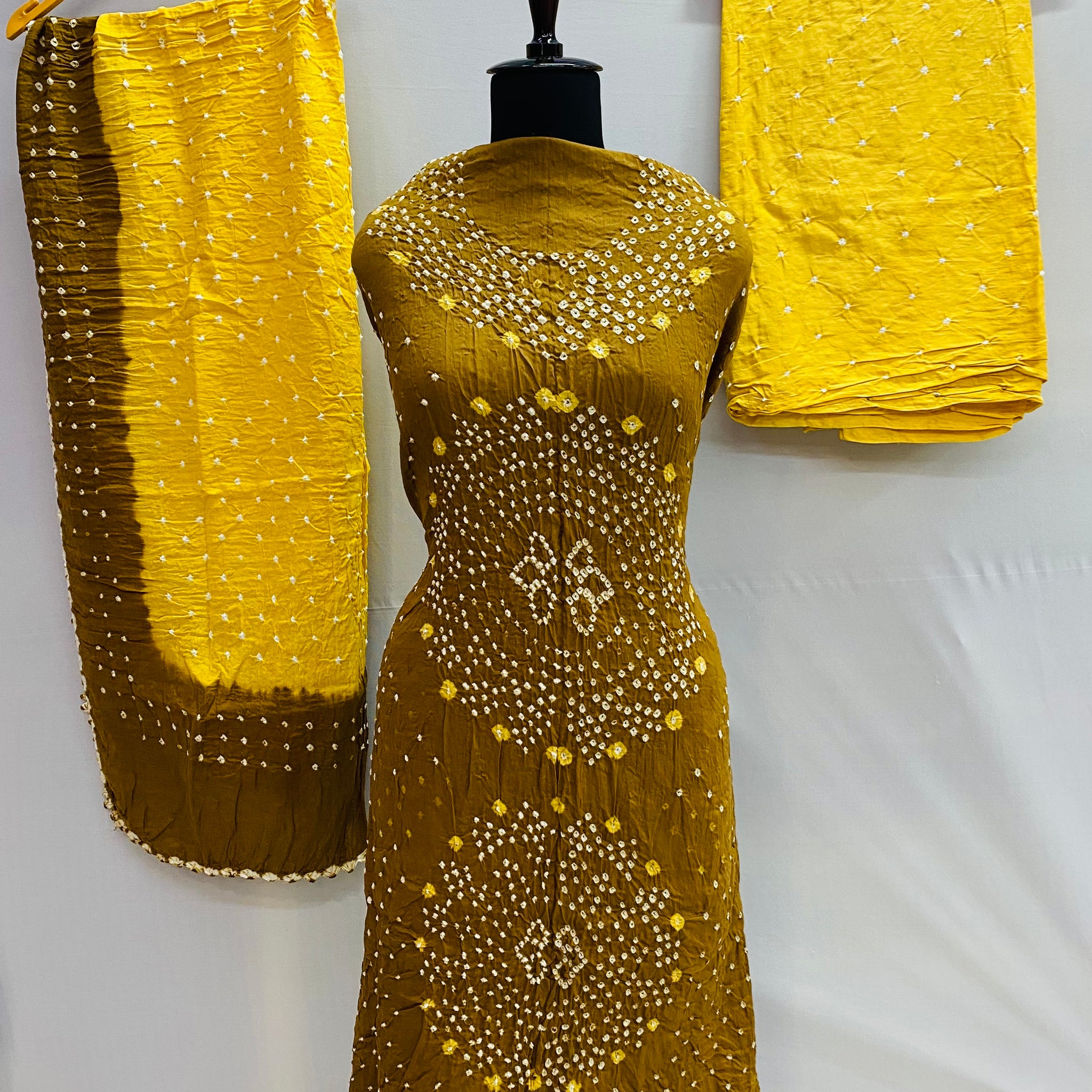 Chakor Bandhani Suit Material